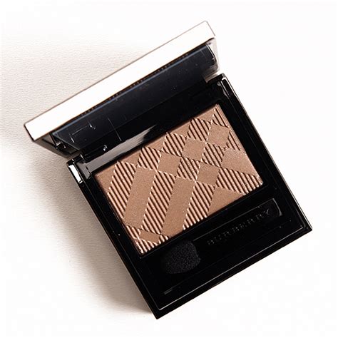 Burberry Nude (No. 002) Wet & Dry Glow Shadow Review